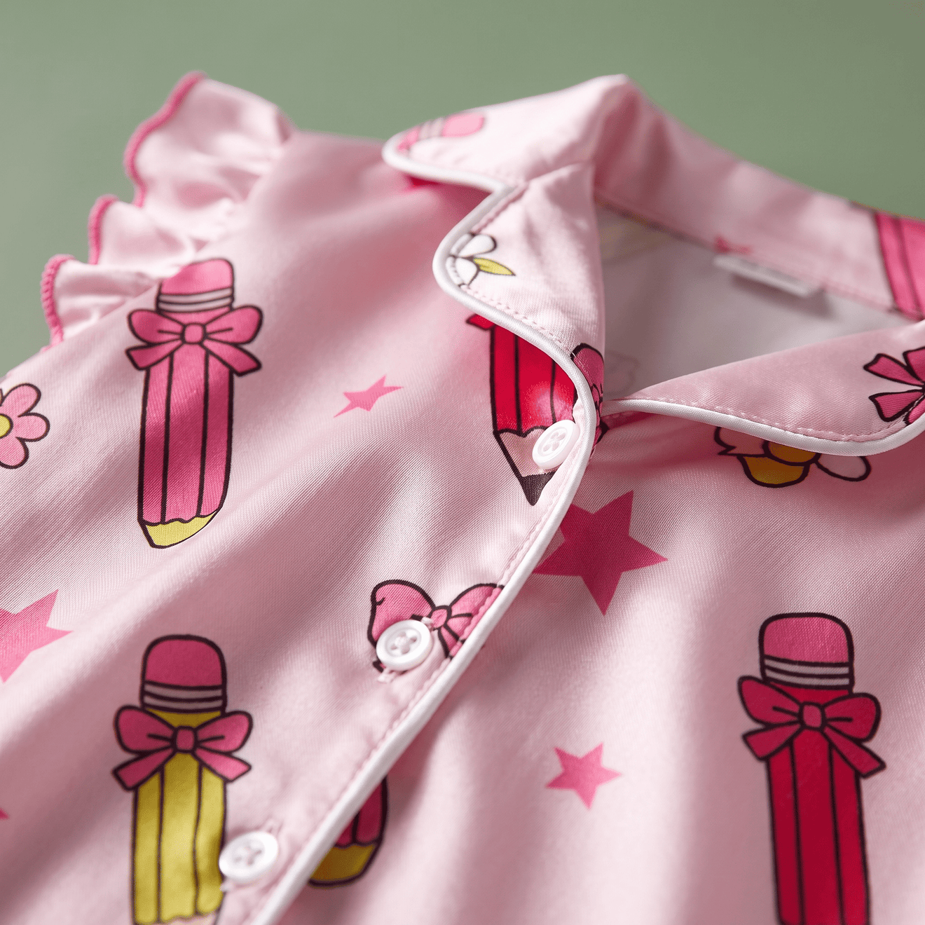 Pijama Satinada Lápices y Lazos para Niña | Lunyna