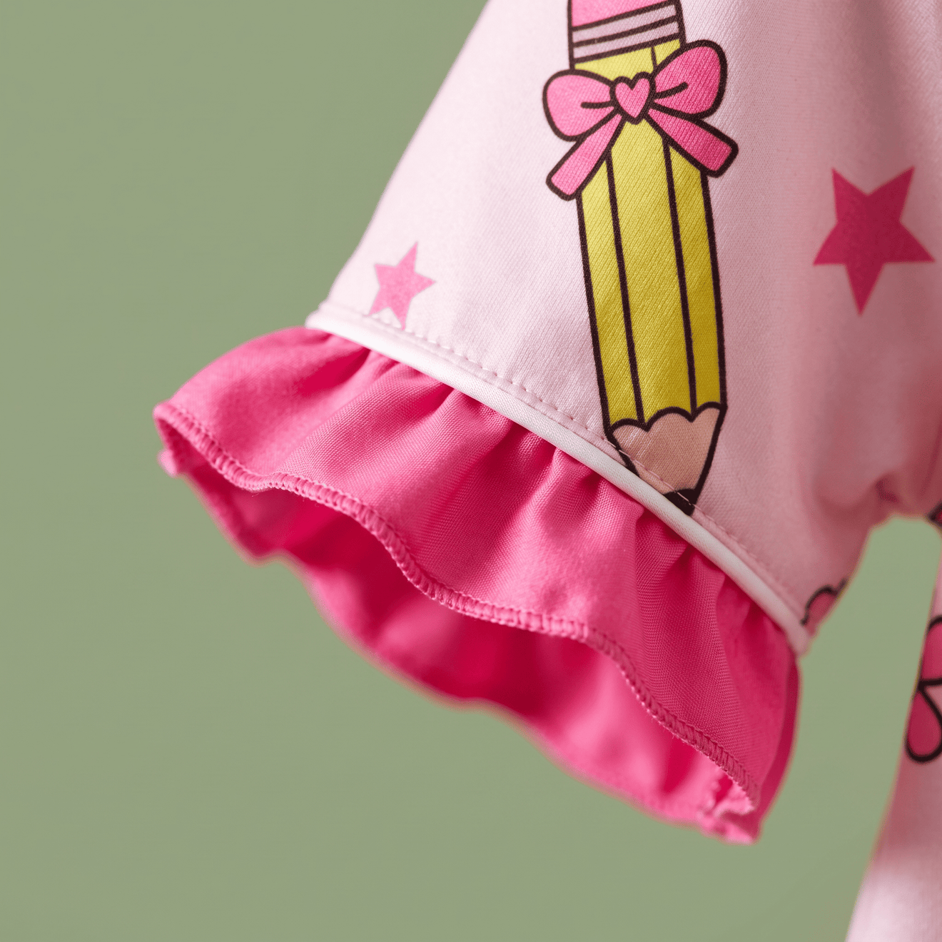 Pijama Satinada Lápices y Lazos para Niña | Lunyna